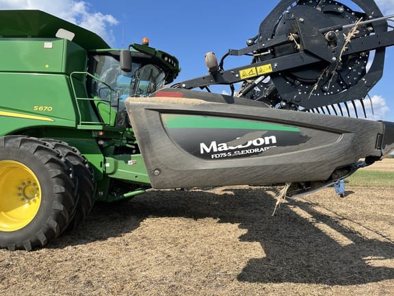 2017 MacDon FD75-30 Equipment Image0