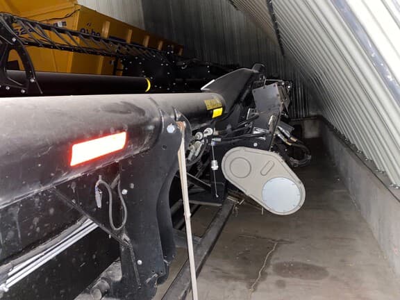 Image of MacDon FD75-35 equipment image 3