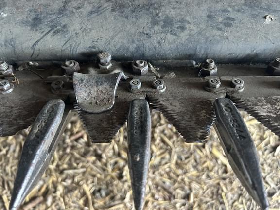 Image of MacDon FD75S equipment image 4
