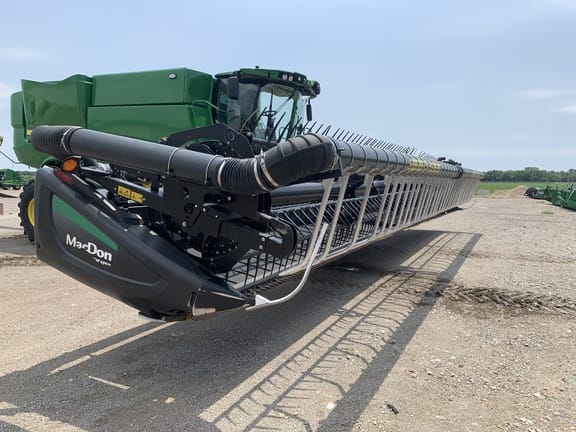 2017 MacDon FD75 Equipment Image0