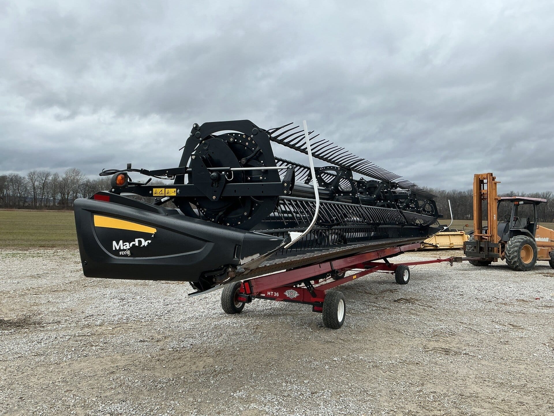 2017 MacDon FD75D Equipment Image0