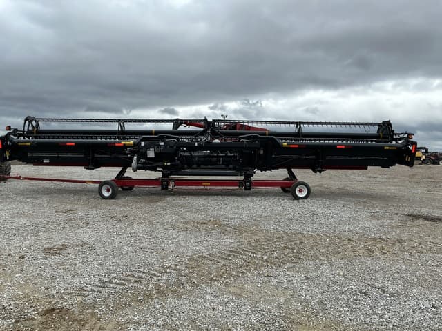 Image of MacDon FD75D equipment image 3