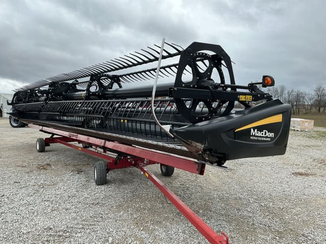 Image of MacDon FD75D equipment image 2