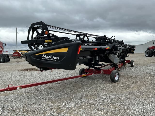 Image of MacDon FD75D equipment image 4