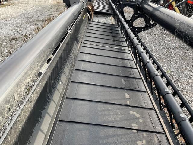 Image of MacDon FD75 equipment image 4