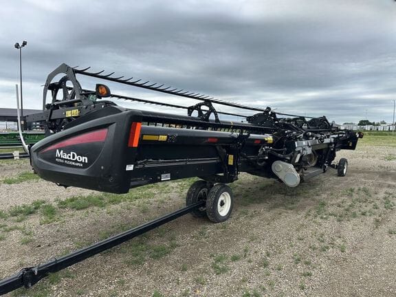 2017 MacDon FD75S Equipment Image0
