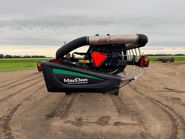 Image of MacDon FD75D equipment image 3