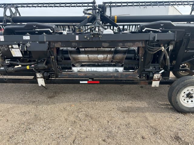 Image of MacDon FD75 equipment image 3