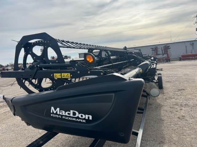 Image of MacDon FD75 equipment image 1