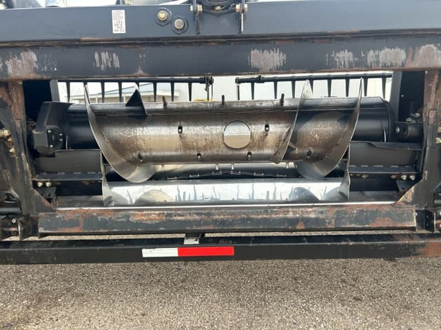 Image of MacDon FD75 equipment image 4