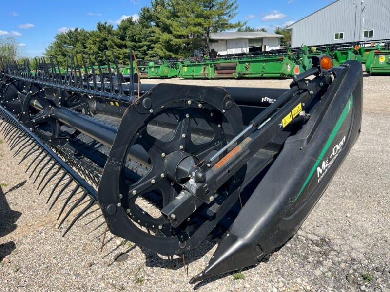 2017 MacDon FD75D Equipment Image0