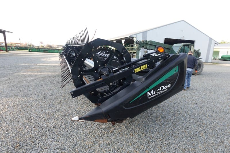 2017 MacDon FD75 Equipment Image0