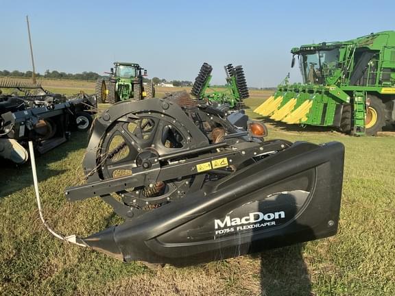 Image of MacDon FD75 equipment image 2