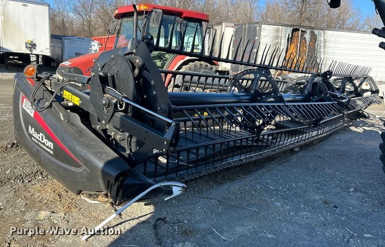 2017 MacDon FD75S Equipment Image0