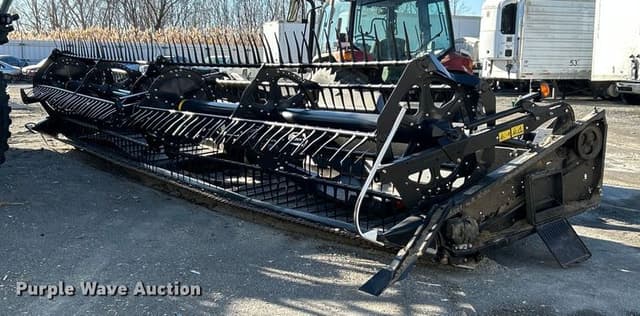 Image of MacDon FD75S equipment image 2