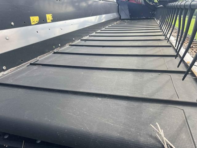Image of MacDon FD75D equipment image 2