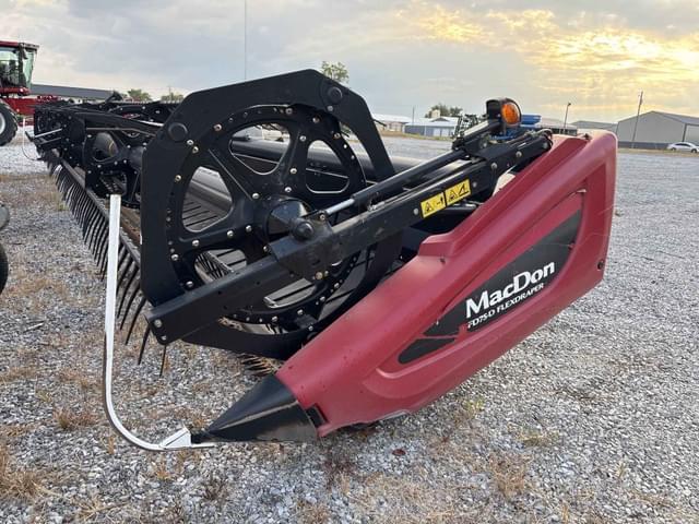 Image of MacDon FD75D equipment image 2