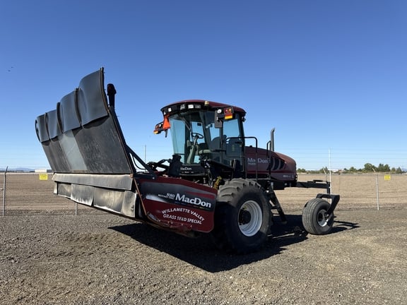 2017 MacDon M205 Equipment Image0