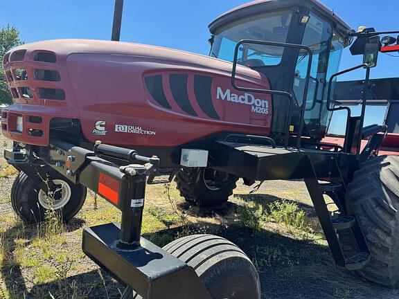 Image of MacDon M205 equipment image 2