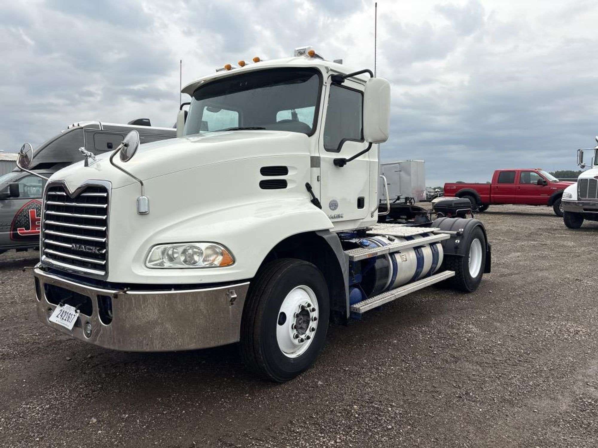 2017 Mack 600 Equipment Image0