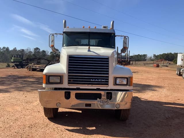 Image of Mack CHU613 equipment image 1