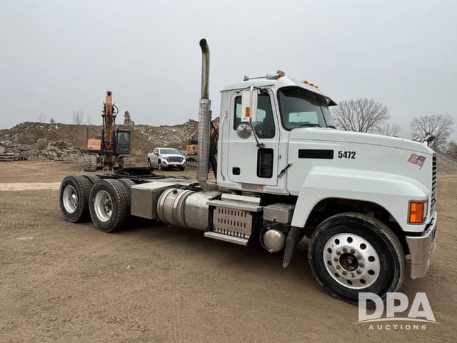 Image of Mack CHU613 equipment image 1