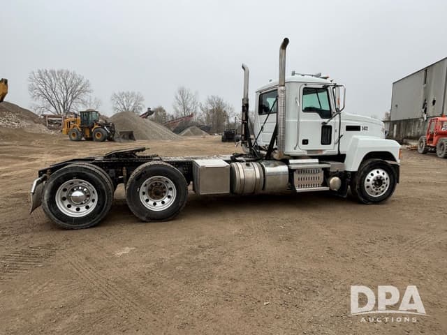 Image of Mack CHU613 equipment image 3