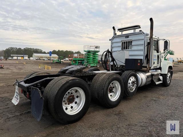 Image of Mack CHU613 equipment image 3