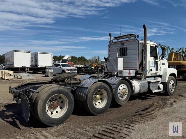 Image of Mack CHU613 equipment image 3