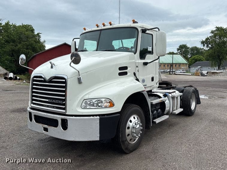 2017 Mack CXU612 Equipment Image0