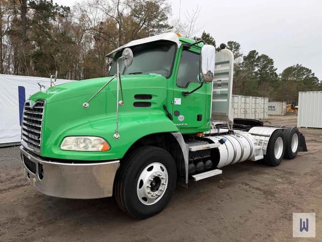 Image of Mack CXU613 equipment image 1