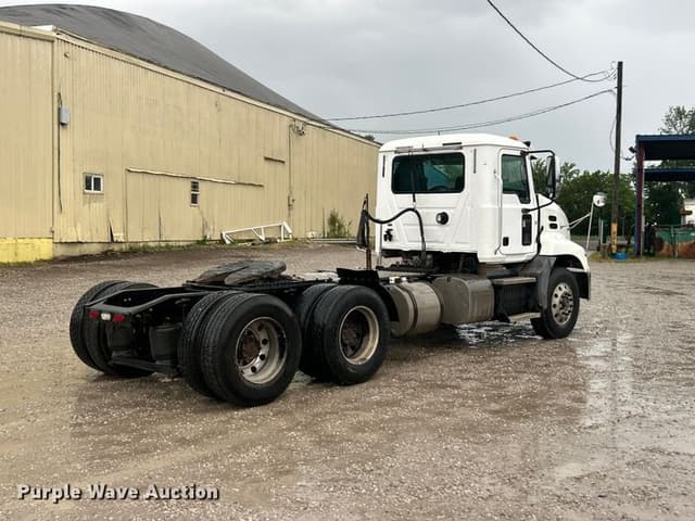 Image of Mack CXU613 equipment image 4