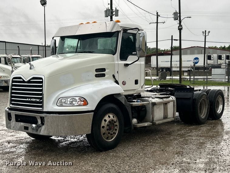 2017 Mack CXU613 Equipment Image0