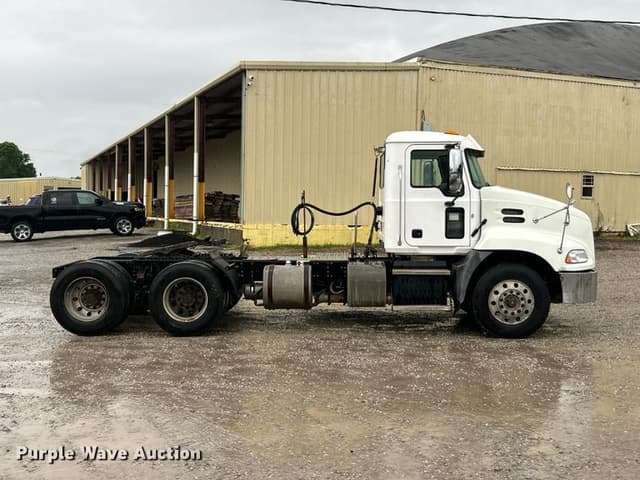 Image of Mack CXU613 equipment image 3