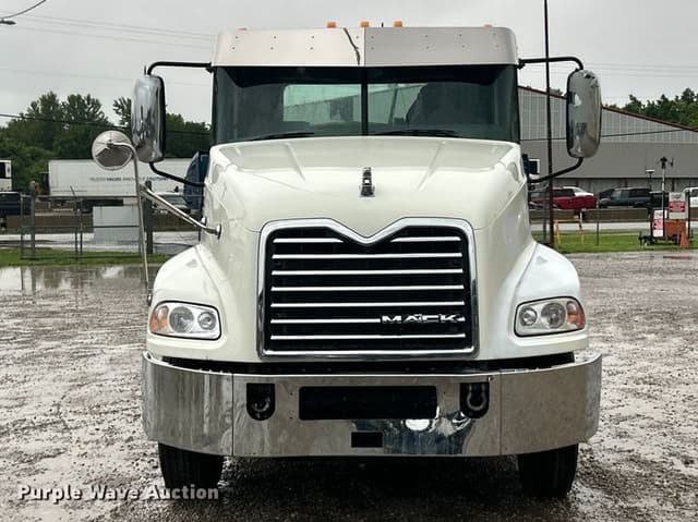 Image of Mack CXU613 equipment image 1