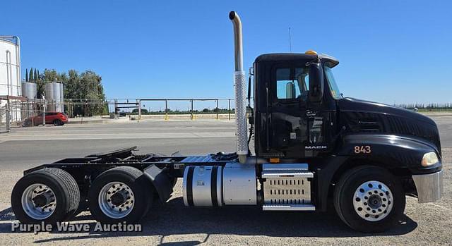 Image of Mack CXU613 equipment image 3