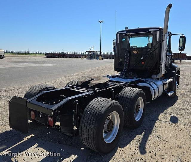 Image of Mack CXU613 equipment image 4