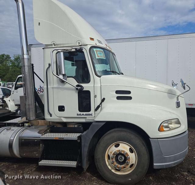 Image of Mack CXU613 equipment image 3