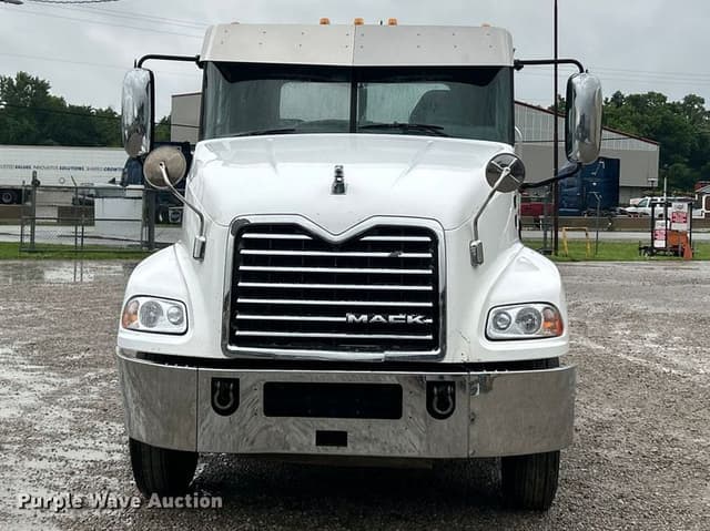 Image of Mack CXU613 equipment image 1