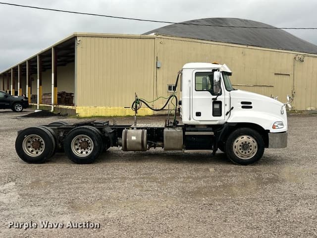 Image of Mack CXU613 equipment image 3
