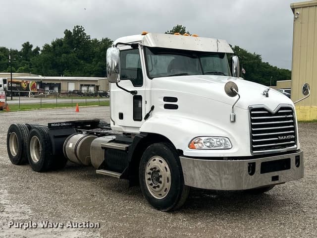 Image of Mack CXU613 equipment image 2