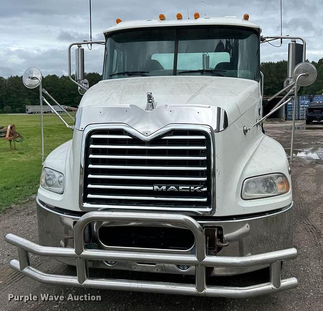 Image of Mack CXU613 equipment image 1