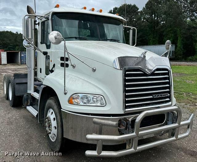 Image of Mack CXU613 equipment image 2