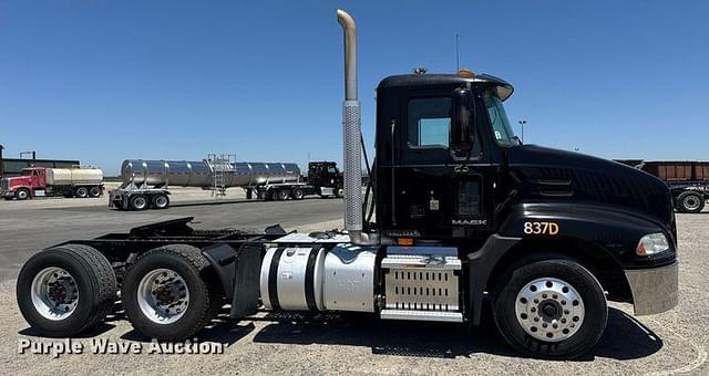 Image of Mack CXU613 equipment image 3