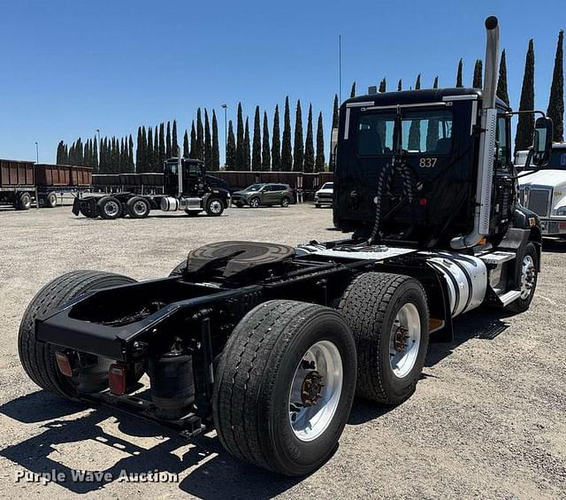 Image of Mack CXU613 equipment image 4