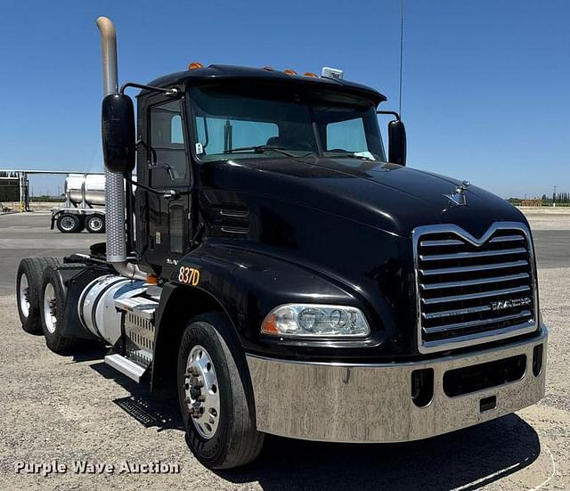 Image of Mack CXU613 equipment image 2