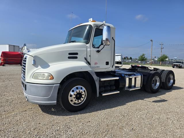 Image of Mack CXU613 equipment image 3