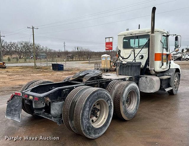 Image of Mack CXU613T equipment image 4