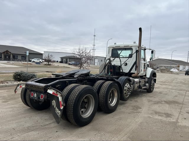 Image of Mack Granite GU713 equipment image 4