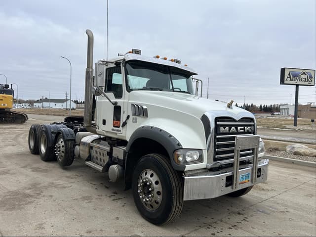 Image of Mack Granite GU713 equipment image 2
